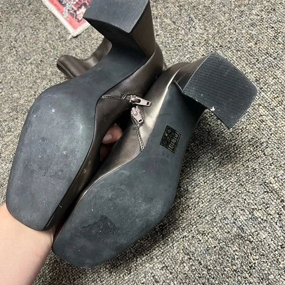 Jeffrey Campbell dark silver tone zip up stretchy square toe booties, sz 8.5 - Picture 9 of 9